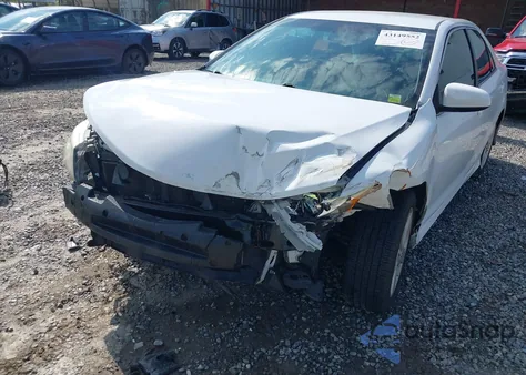 2014 Toyota Camry Se z USA, uszkodzony, nr VIN 4T1BF1FK4EU823564